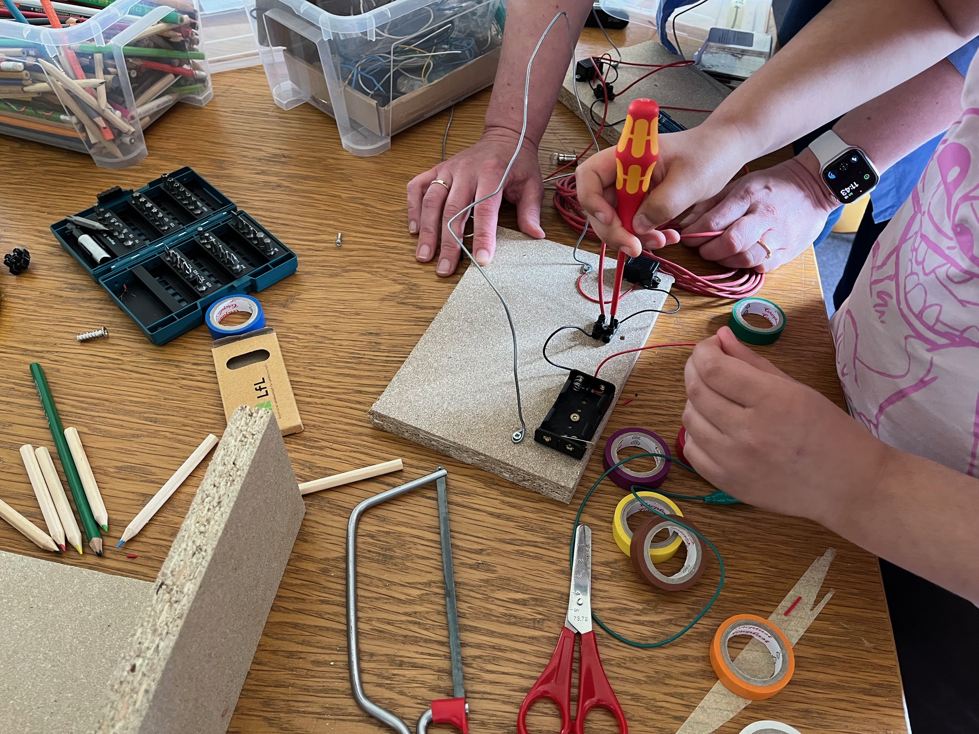 Du betrachtest gerade Tüfteln, Bauen und Entdecken für Kids im April